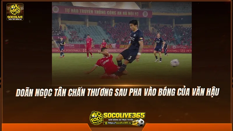 Doãn Ngọc Tân chấn thương sau pha vào bóng của Văn Hậu
